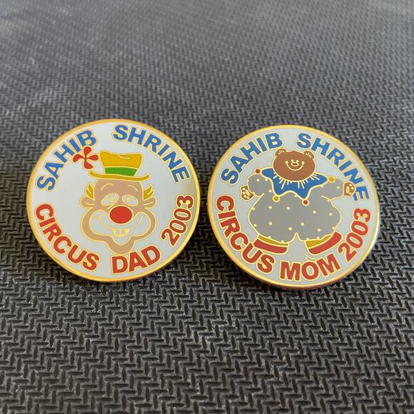 Sahib Shrine Circus Mom and Dad Pin 2003 Collectors Pins with Backs Great Cond - Picture 1 of 6